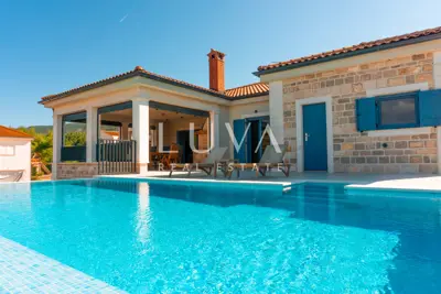Kuća 235 m², Jelsa - bazen i pogled na more