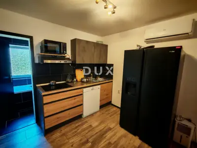 Haus 250 m², Maslenica - 4 Apartments und Meerblick - 12