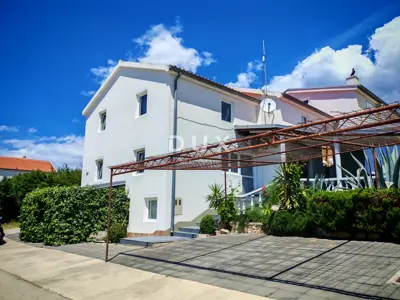 Haus 250 m², Maslenica - 4 Apartments und Meerblick - 3