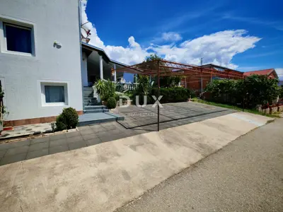 Haus 250 m², Maslenica - 4 Apartments und Meerblick - 5