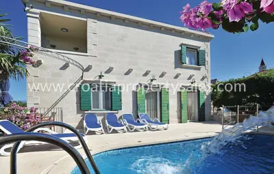 Haus, Brač, 202 m², 980 000 € - 2