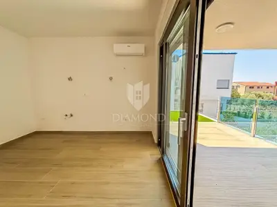 Stan 50 m², Lovrečica - pogled na more i vrt 21 m² - 8