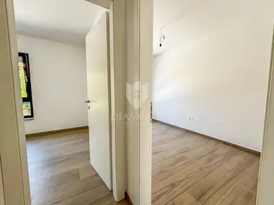 Stan 50 m², Lovrečica - pogled na more i vrt 21 m² - 10