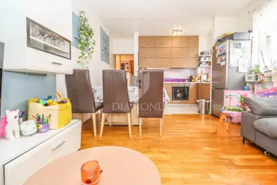 Apartment 63 m², Valdebek, Pula - balcony and parking space