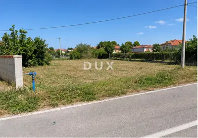Baugrundstück in Vrsi, an der Straße und mit Infrastruktur - 2