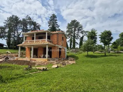 Pazin okolica - kuća sa bazenom u rohbau fazi - 6