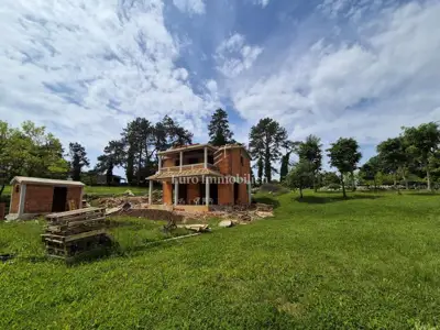 Pazin okolica - kuća sa bazenom u rohbau fazi - 7