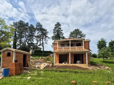 Pazin okolica - kuća sa bazenom u rohbau fazi - 5