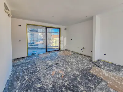 Stan 80 m², Umag centar - 2 spavaće sobe, terasa - 2