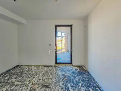 Stan 80 m², Umag centar - 2 spavaće sobe, terasa - 3