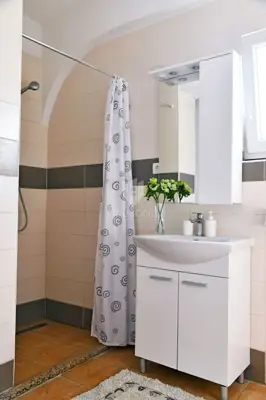 House for sale in Malinska - Okolica, 450 m² - 16