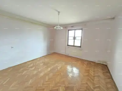 Haus 370 m², Pula, Centar - Keller, Erdgeschoss und Obergeschoss - 9