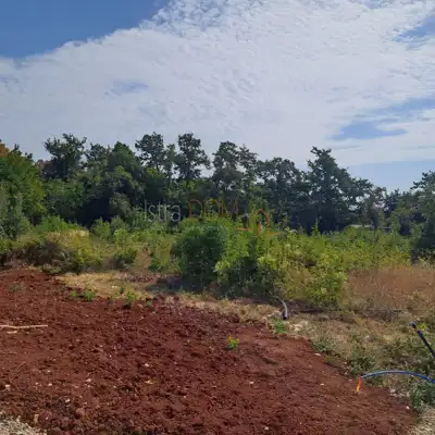 Građevinsko zemljište 609 m², Peruški - blizu mora i pogled na more