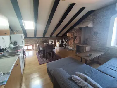 Apartment 115 m², Pula Centar - attic and 4 bedrooms