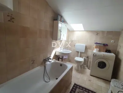 Stan 115 m², Pula Centar - potkrovlje i 4 spavaće sobe - 20