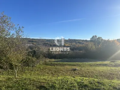 Građevinsko zemljište 702 m², Brtonigla, projekt kuće s bazenom