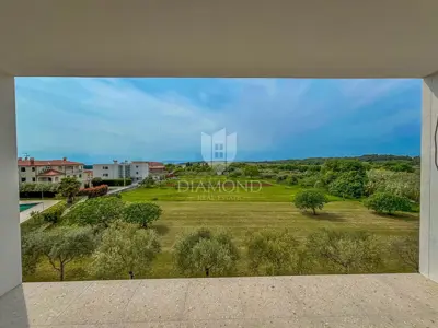 Stan 82 m², Novigrad - pogled na more i balkon