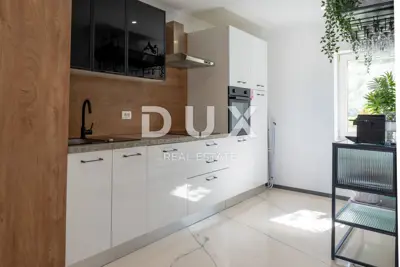 Haus 150 m², Poreč - Pool und Balkon - 2