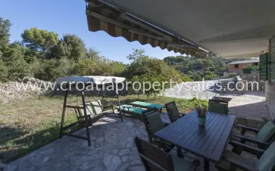 House 100 m², Šolta - 2 floors and privacy - 12