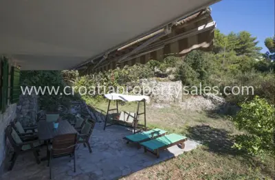 House 100 m², Šolta - 2 floors and privacy - 2