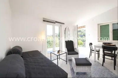House 100 m², Šolta - 2 floors and privacy - 4