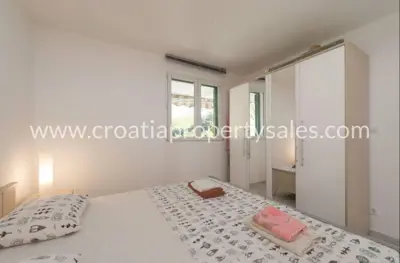 House 100 m², Šolta - 2 floors and privacy - 5