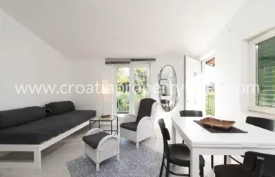 House 100 m², Šolta - 2 floors and privacy - 10