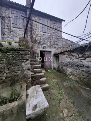 House 130 m², Bale - stone house in the heart of the town - 9