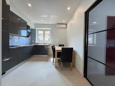 Apartman 53,55 m², Rabac - 20 m od mora i terasa 28,95 m² - 2