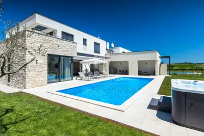 Brtonigla, wunderschöne Villa mit Pool auf der Spitze des Hügels - 2