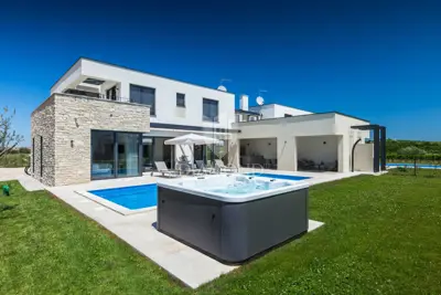 Brtonigla, wunderschöne Villa mit Pool auf der Spitze des Hügels - 3