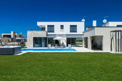 Brtonigla, wunderschöne Villa mit Pool auf der Spitze des Hügels - 4