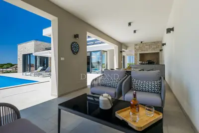 Brtonigla, wunderschöne Villa mit Pool auf der Spitze des Hügels - 6