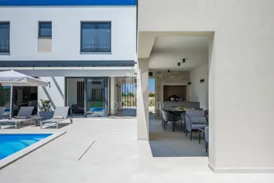 Brtonigla, wunderschöne Villa mit Pool auf der Spitze des Hügels - 7
