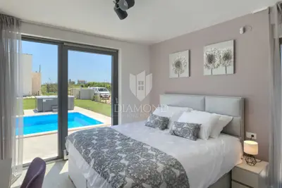 Brtonigla, wunderschöne Villa mit Pool auf der Spitze des Hügels - 8