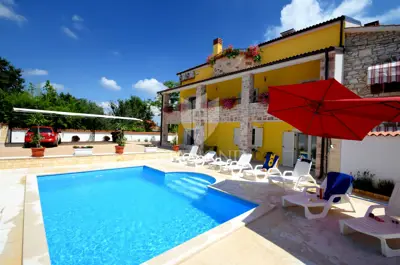 Poreč, okolica, višestambena vila s bazenom! - 2