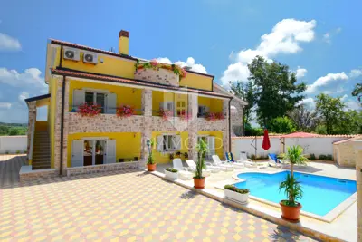 Poreč, Umgebung, Mehrfamilienvilla mit Pool!