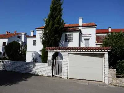 Haus 300 m², Malinska - nahe dem Zentrum und dem Meer