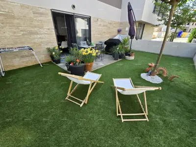 Wohnung, Erdgeschoss in Štinjan, Garten 50 m² und Parkplatz