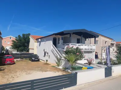 House 311 m², Vir - 4 apartments, 150 m from the sea