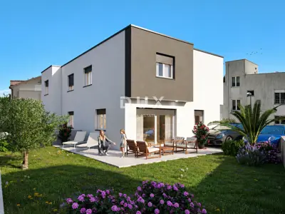 Wohnung 105 m², Vodice - 4 Zimmer, privater Hof 108 m²