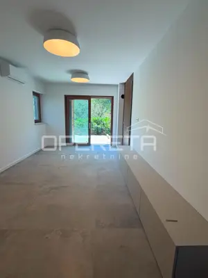 Dvoetažni stan 115 m², Kukljica - vrt i 2 parkirna mjesta
