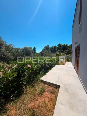 Dvoetažni stan 115 m², Kukljica - vrt i 2 parkirna mjesta - 8