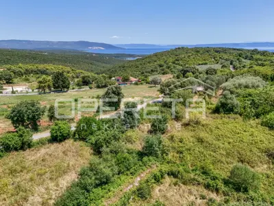 Kavran – Građevinsko zemljište s pogledom na more i građevinskom dozvolom za kuć