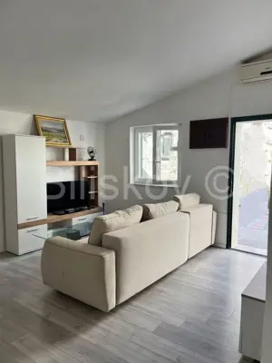 Wohnung 80 m², Milna - Zentrum, 20 m vom Meer