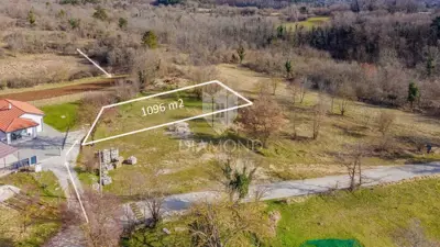 Building plot 1,096 m², Buje - quiet location