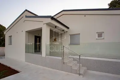 Haus 171 m² in Rovinj, moderne ebenerdige Immobilie mit Pool - 7