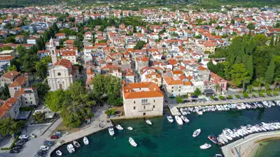 Haus 565 m², Kaštel Lukšić - 9 Zimmer und 2 Terrassen