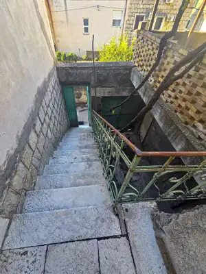 Haus 565 m², Kaštel Lukšić - 9 Zimmer und 2 Terrassen - 6