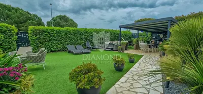 Stan 64 m², Novigrad - privatno dvorište 189 m²